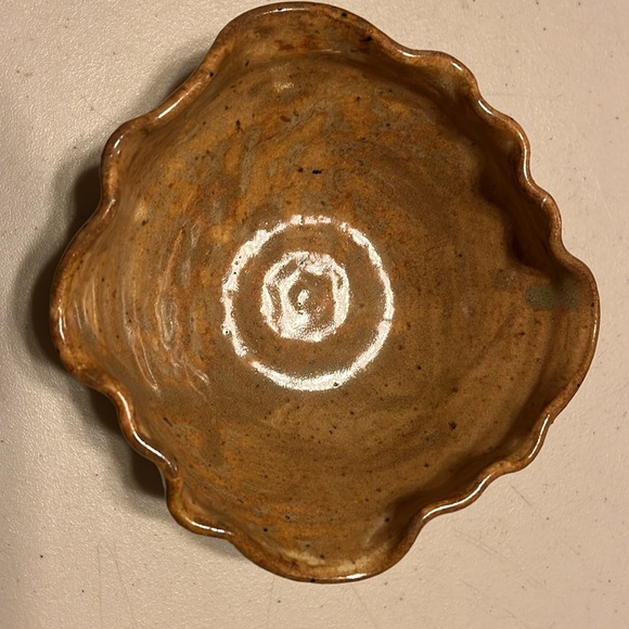 Pottery piece. Signed looks like pike - Picture 7 of 8